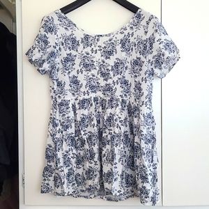 White&Blue flower patterned open-back Blouse